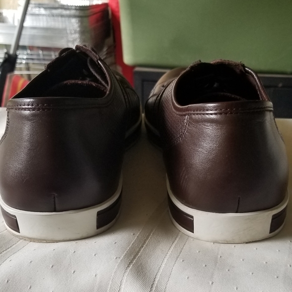 *PRE LOVED* Men's Kenneth Cole Leather Sneakers - Picture 2 of 8